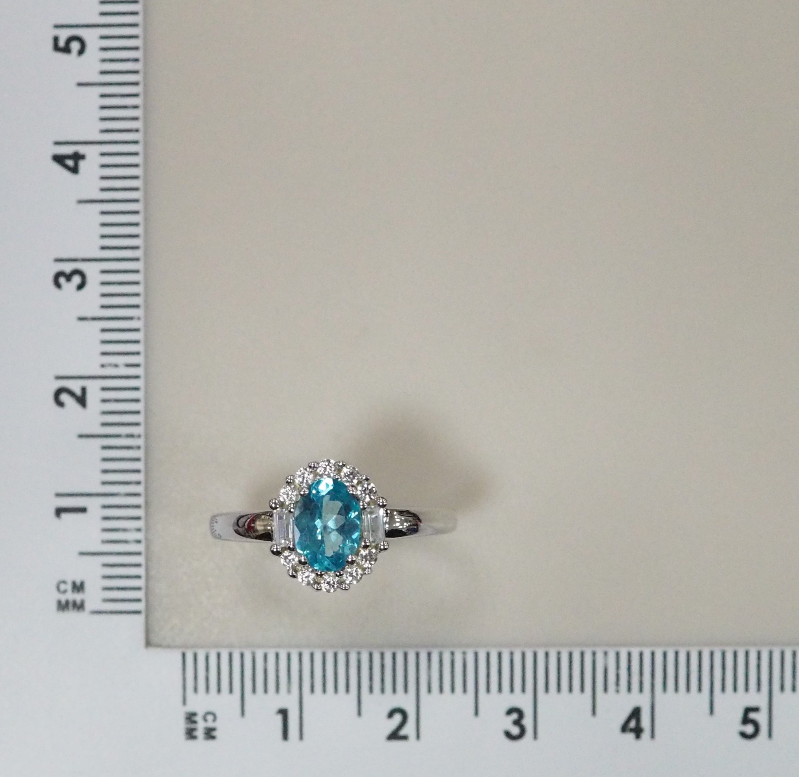 Серебряное кольцо с апатитом